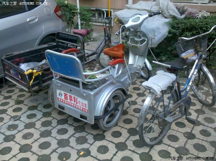 后备箱装了个大物件,电动三轮车!难为小昂了。